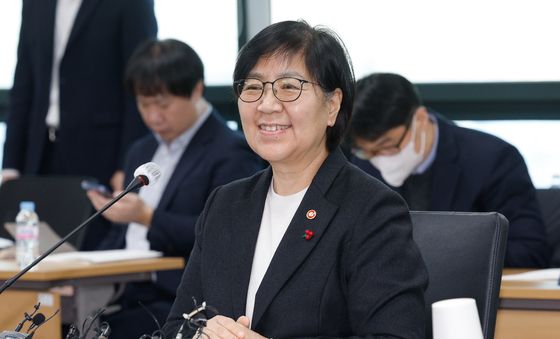 밝은 표정의 정은경 복지장관