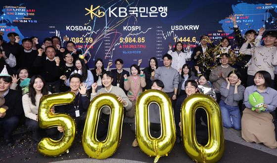 코스피, 첫 종가 '오천피' 달성