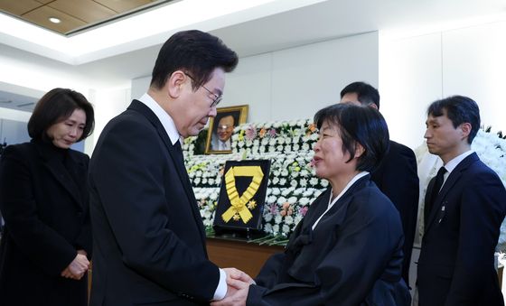 故 이해찬 전 총리 유가족 위로하는 이재명 대통령