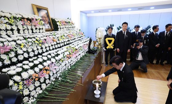 故이해찬 전 총리 빈소 찾은 이재명 대통령