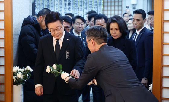 고 이해찬 전 총리 빈소 찾은 이재명 대통령