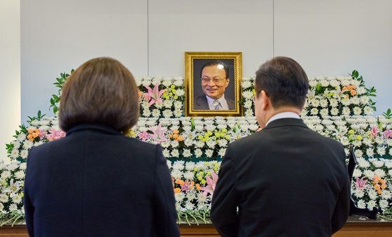 고(故) 이해찬 전 총리 빈소 찾은 이재명 대통령·김혜경 여사