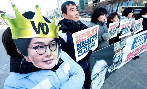 김건희 가면쓰고 기자회견 갖는 전국민주행동