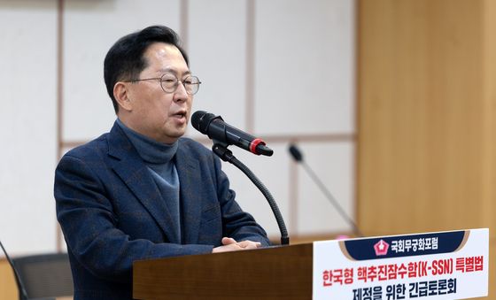 개회사하는 유용원 의원