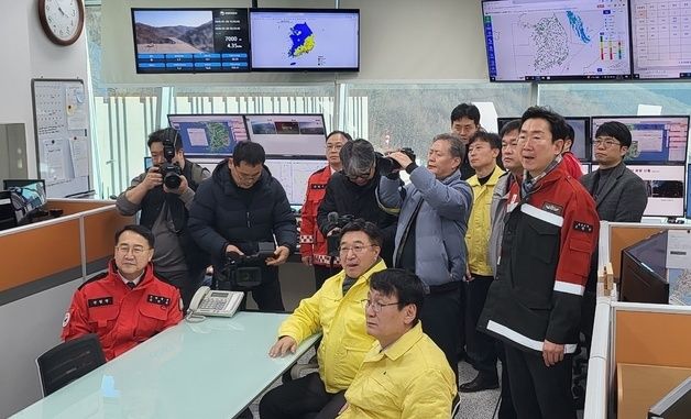 윤호중, 산림항공본부서 산림재난 대응태세 점검