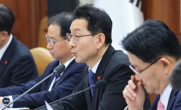 발언하는 윤창렬 국무조정실장