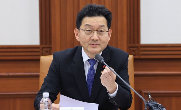 발언하는 윤창렬 국무조정실장
