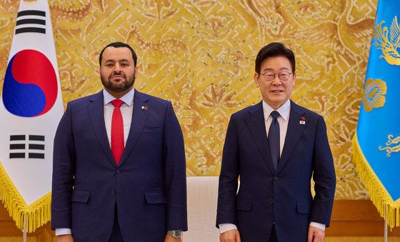 카타르 국왕 특사 접견하는 이재명 대통령