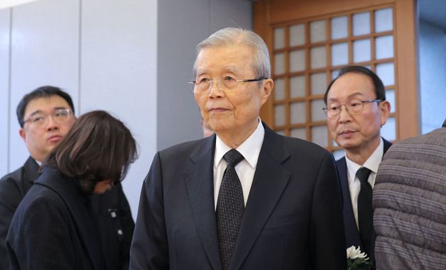 고 이해찬 전 총리 빈소 조문하는 김종인 전 비대위원장