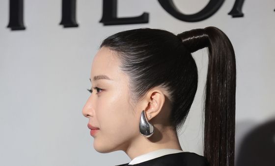 문가영, 매혹적인 옆라인