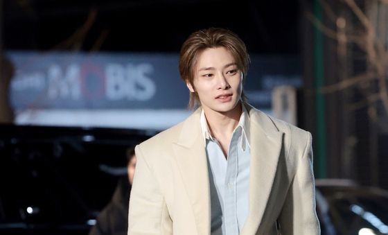 아이엔, 근사한 차림으로 성수동 포착