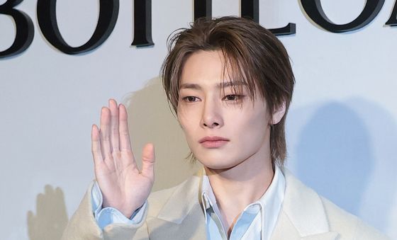 아이엔, 부드러운 손인사