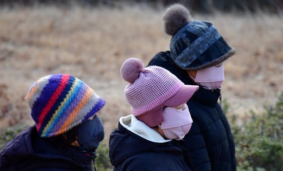 한파에 '모자는 필수'