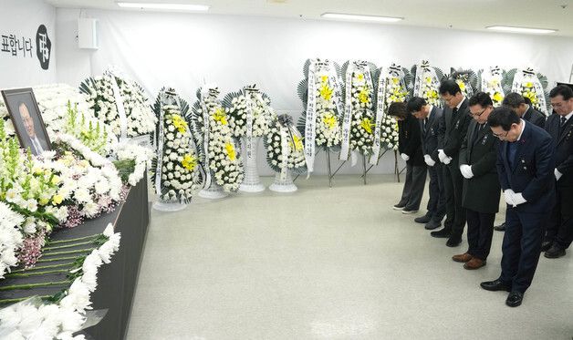 김영록 지사, 이해찬 수석부의장 분향소 조문