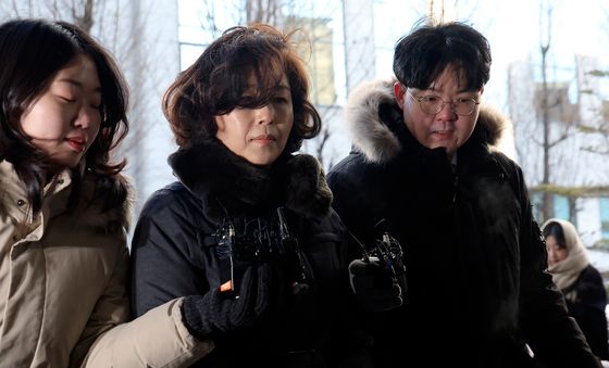 김경, 취재진 질문에는 '묵묵부답'