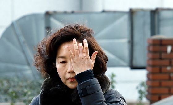 추가 소환 조사 출석하는 김경