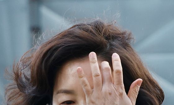 경찰 추가 조사 출석하는 김경