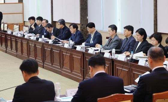 제2차 의료혁신위원회 회의 주재하는 정기현 위원장