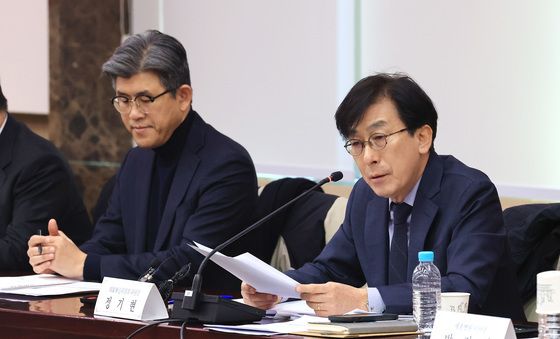 제2차 의료혁신위원회 회의 모두발언하는 정기현 위원장