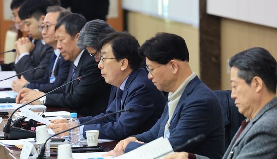 제2차 의료혁신위원회 회의 주재하는 정기현 위원장