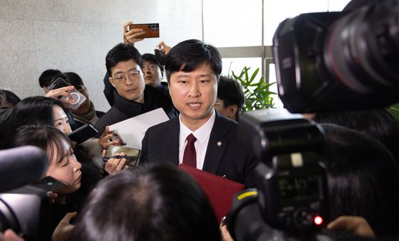 한동훈 제명 관련 질의 답변하는 우재준 의원
