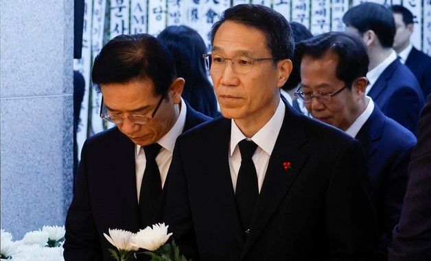 조문하는 유재성 경찰청장 직무대행