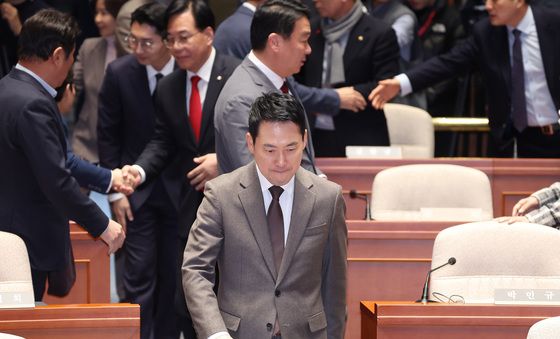 장동혁, 의원총회 참석