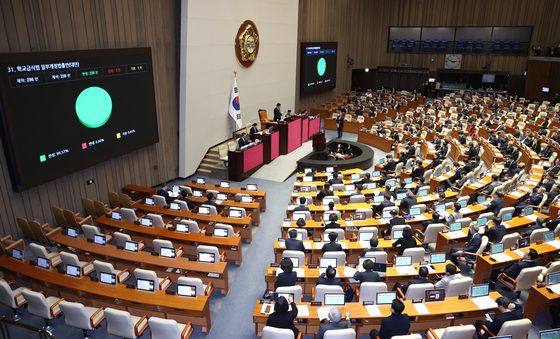 본회의 넘는 학교급식법 개정안