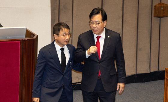 대화 나누는 여야 원내대표