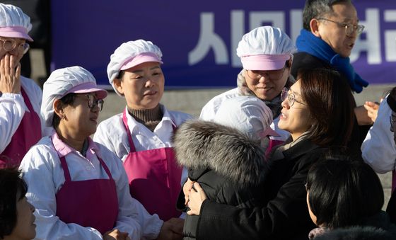 급식종사자 건강권 보장 '서로 축하하며'