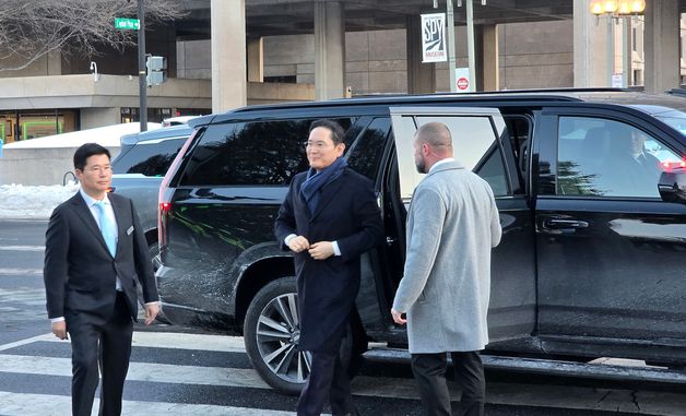 '이건희 컬렉션' 갈라쇼 행사장 입장하는 이재용 삼성전자 회장