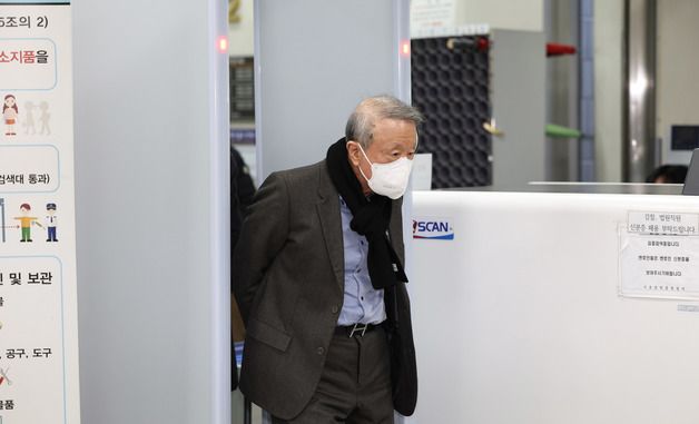 '횡령·배임 혐의' 징역 3년 선고받은 홍원식 전 남양유업 회장