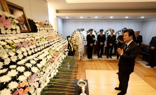 故 이해찬 전 총리 빈소, 조문하는 정동영 장관