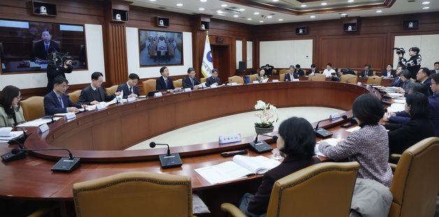 공공기관운영위원회의 주재하는 구윤철 부총리