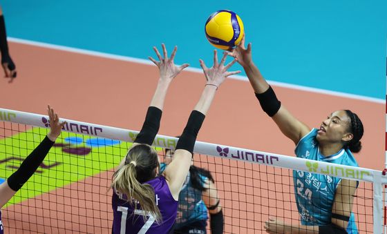 공격하는 GS 칼텍스 레이나