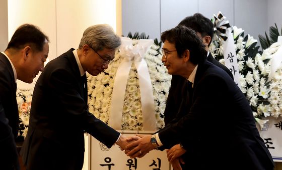 고 이해찬 전 총리 빈소 찾은 김상환 헌법재판소장