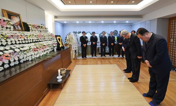 김상환 헌법재판소장, 고 이해찬 전 총리 빈소 조문