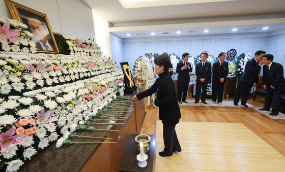 강금실 전 법무부 장관, 고 이해찬 전 총리 빈소 조문