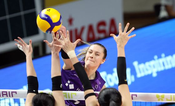 공격하는 흥국생명 레베카