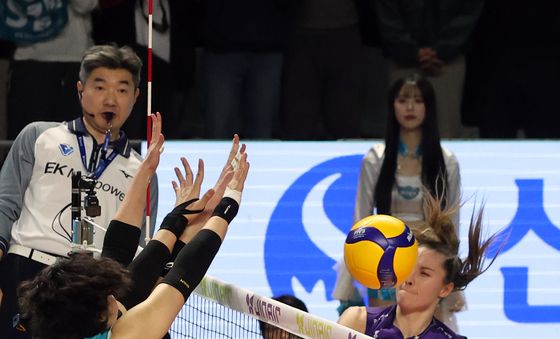 흥국생명 에이스 공격 막아낸 GS칼텍스 권민지