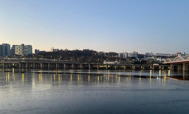 한파 속 한강 첫 결빙 '작년보다 37일 빨라'