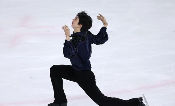 연기 펼치는 차준환