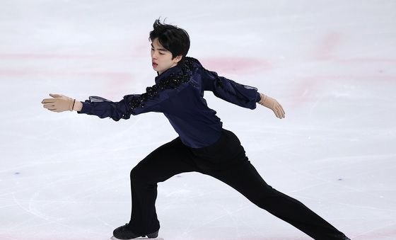 연기 펼치는 차준환