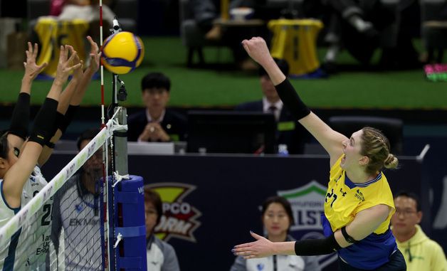 카리, 블로커 뚫는 스파이크