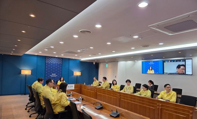 美 베네수엘라 공습 관련 우리 국민 안전대책 점검회의 주재하는 김진아 2차관