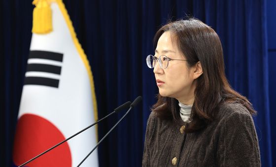 브리핑하는 장윤정 통일부 부대변인