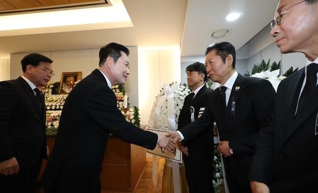 이해찬 전 총리 빈소서 만난 여야 대표