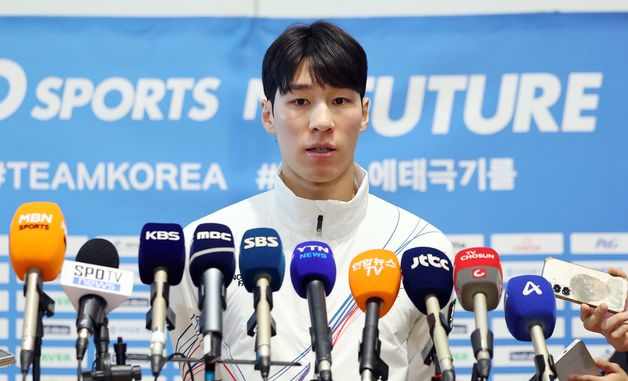 인터뷰하는 황대헌