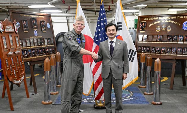 안규백 장관, 미 해군 제7함대 방문