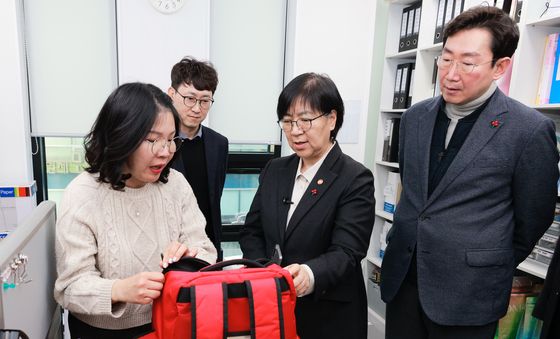 재택의료센터 현장점검하는 정은경 장관